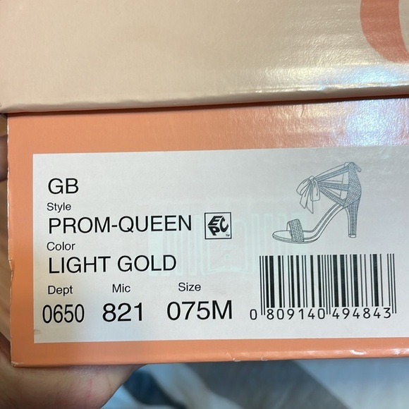 Gianni Bini Prom-Queen Light Gold Sandals, Heels, bows, 7.5 - Picture 9 of 9